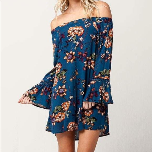 Blu Pepper Dresses & Skirts - New Blue Pepper off shoulder dress